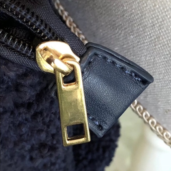 2 Chic Luxe Navy Blue Crossbody Purse. Gorgeous - Picture 3 of 6